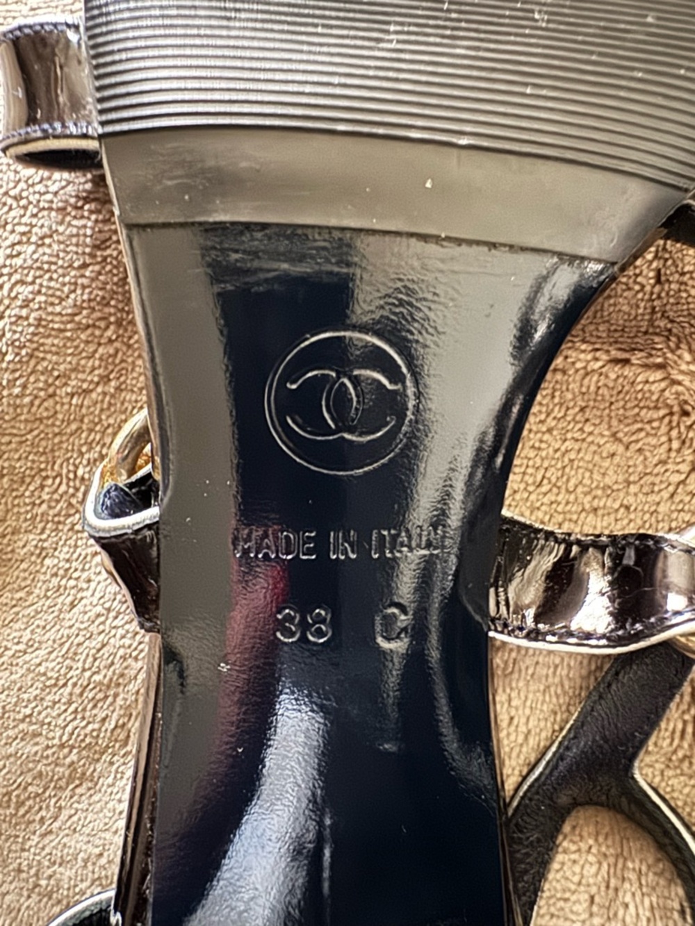 CHANEL Black Patent Leather Chain-Accent T-Strap Sandals - Picture 5 of 6